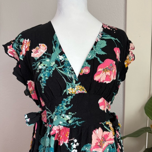 Xhilaration Black and Pink Floral Jumpsuit with V-Neckline - Picture 4 of 10